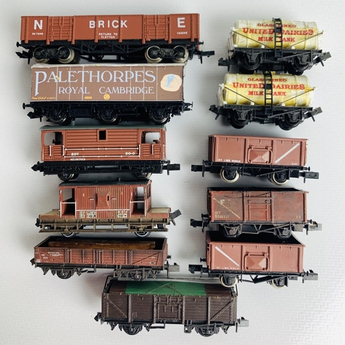 820 - 11x N Gauge Assorted Freight Wagons - All Unboxed
P&P group 2 (£20 for the first item and £2.50 for ... 
