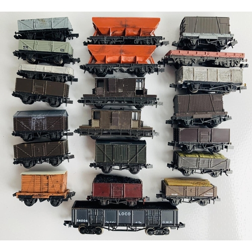 823 - 21x N Gauge Assorted Freight Wagons - All Unboxed
P&P group 2 (£20 for the first item and £2.50 for ... 