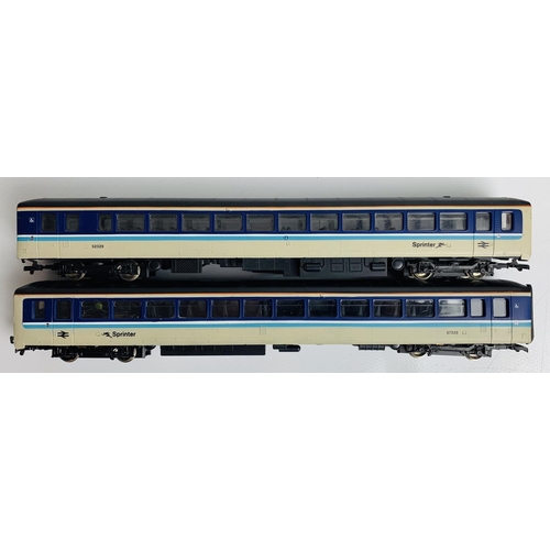 833 - Dapol OO Gauge 2x Car Super Sprinter BR Regional DMU - Unboxed
P&P group 2 (£20 for the first item a... 