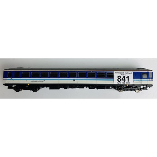 841 - Hornby OO Gauge Class 153 Regional Railways Railcar - Unboxed
P&P group 2 (£20 for the first item an... 