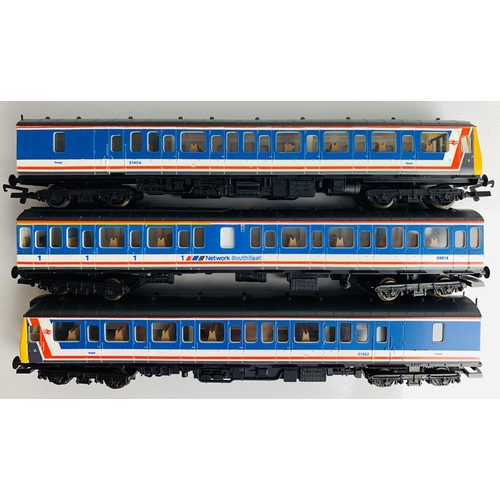 845 - Lima OO Gauge 3x Car DMU NSE Network Southeast Livery - Unboxed
P&P group 2 (£20 for the first item ... 