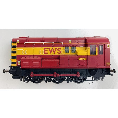 859 - Bachmann 32-103 OO Gauge Class 08 921 EWS Shunter Loco - Unboxed
P&P group 1 (£16 for the first item... 