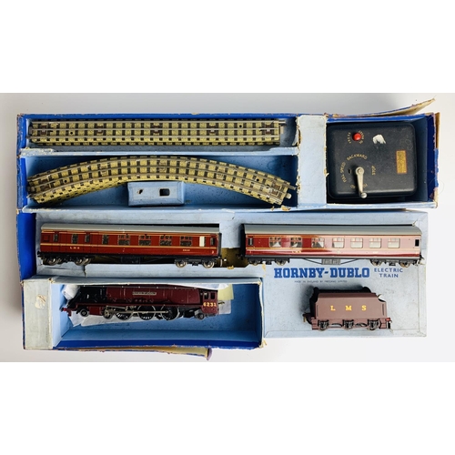 861 - Hornby Dublo 3-Rail Duchess of Atholl Train Set in Poor Box Lacking Lid
P&P group 2 (£20 for the fir... 