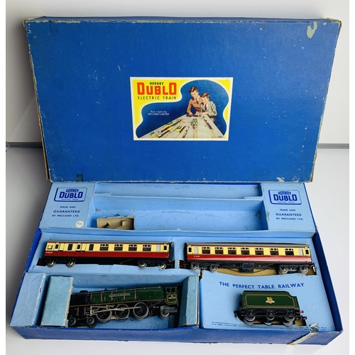 863 - Hornby Dublo 3-Rail EDP12 Duchess of Montrose Train Set - Lacking Track
P&P group 2 (£20 for the fir... 