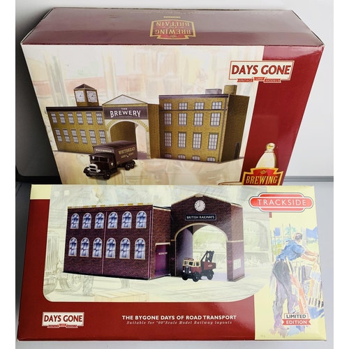 867 - 2X Lledo Days Gone Building Sets - BR & Brewery - Boxed
P&P group 2 (£20 for the first item and £2.5... 
