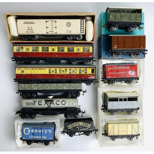 872 - 12x Assorted Hornby Dublo Trix TTR Wagons & Coaches
P&P group 2 (£20 for the first item and £2.50 fo... 