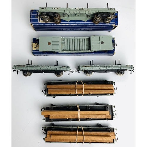 876 - 7x Hornby Dublo Freight Wagons - 2x with Boxes
P&P group 2 (£20 for the first item and £2.50 for sub... 