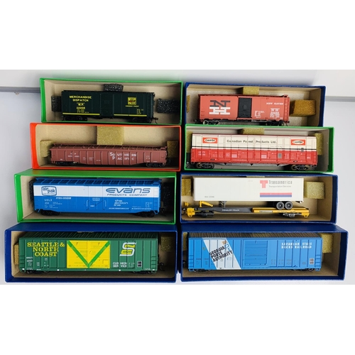 899 - 8x Assorted HO Scale Wagons - Fitted with Kaydee Couplings, Supplied in Leatherette Storage Boxes
P&... 