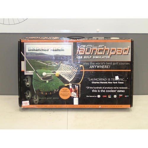 902 - Golf launch pad simulator, boxed and appears unused
P&P group 2 (£20 for the first item and £2.50 fo... 