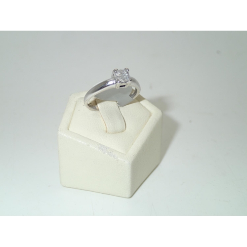 119A - Ladies 18ct gold, four stone, princess cut fancy diamond ring Size K 2.7g
P&P group 1 (£16 for the f... 