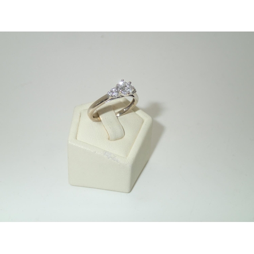 106 - 14ct white gold diamond ring with central diamond approximately 0.25ct size L/M 2.0g
P&P group 1 (£1... 