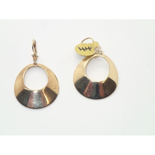 109 - Ladies gold plated drop earrings and fancy clasps
P&P group 1 (£16 for the first item and £1.50 for ... 