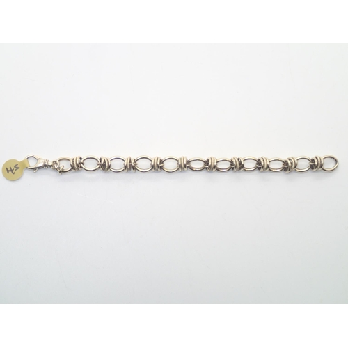 117 - Gold plated silver heavy fancy bracelet L:18cm, 19.0g
P&P group 1 (£16 for the first item and £1.50 ... 