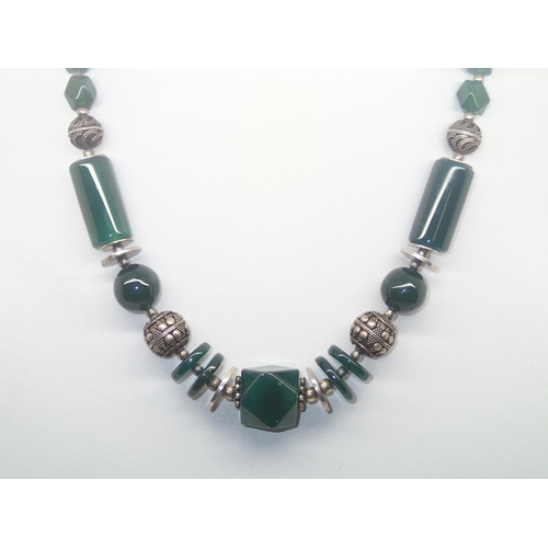 125 - Large green stone set necklace, L: 48 cm
P&P group 1 (£16 for the first item and £1.50 for subsequen... 