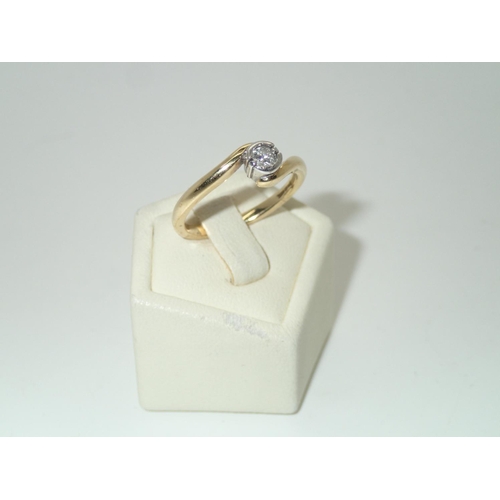 138 - Unusual contemporary 18ct gold diamond solitaire ring, size O/P, 4.3g
P&P group 1 (£16 for the first... 