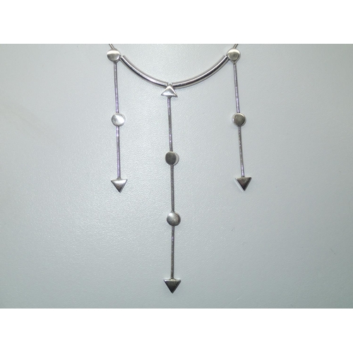 145 - Ladies silver fancy chain, chain L: 35 cm
P&P group 1 (£16 for the first item and £1.50 for subseque... 