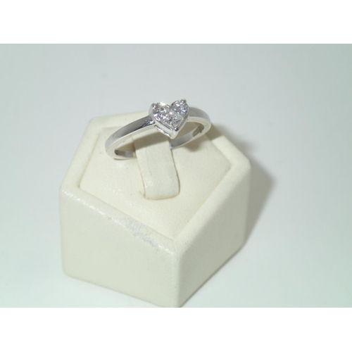 160 - Contemporary 18ct white gold three stone heart-form diamond ring, size L, 2.1g
P&P group 1 (£16 for ... 