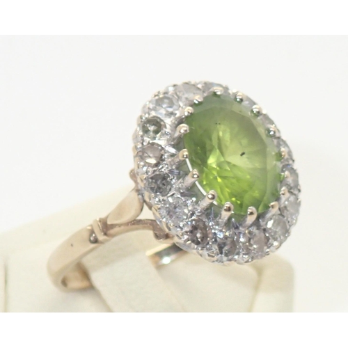 90 - 9ct gold cocktail ring set with a large peridot surrounded by diamonds, size R, 5.0g
P&P group 1 (£1... 