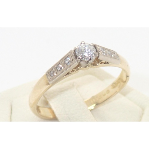 94 - 18ct gold diamond engagement ring with diamond set shoulders, size M, 3.0g
P&P group 1 (£16 for the ... 