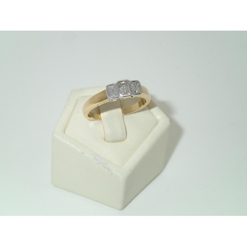 158 - An excellent quality Art Deco style 18ct gold three-stone diamond ring, size N, 3.8g estimated weigh... 