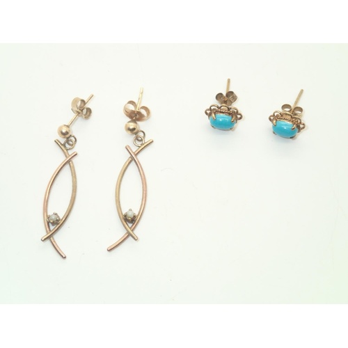 196 - 9ct gold pearl set earrings and 9ct gold turquoise set earrings, total weight 2.5g
P&P group 1 (£16 ... 