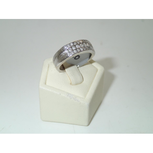 134A - 9ct gold three row fancy diamond ring Size L 5.1g
P&P group 1 (£16 for the first item and £1.50 for ... 