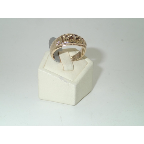 175A - 9ct yellow gold Mizpah ring Size R 6.5g
P&P group 1 (£16 for the first item and £1.50 for subsequent... 