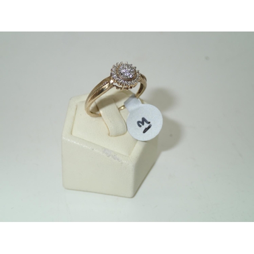 192A - Ladies 9ct gold, diamond cluster ring Size R 2.5g
P&P group 1 (£16 for the first item and £1.50 for ... 