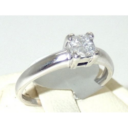 119A - Ladies 18ct gold, four stone, princess cut fancy diamond ring Size K 2.7g
P&P group 1 (£16 for the f... 