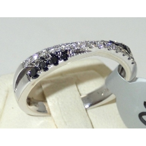 145A - Ladies 18ct gold, sapphire and diamond ring (unworn) Size P 4.5g 
P&P group 1 (£16 for the first ite... 