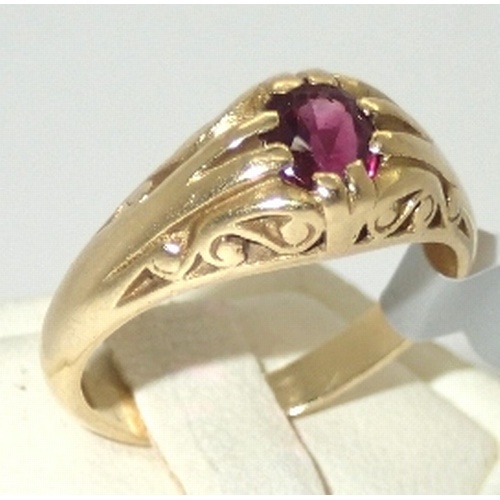 169A - Gents 18ct gold, claw stone set little pinky ring Size M 5.5g
P&P group 1 (£16 for the first item an... 