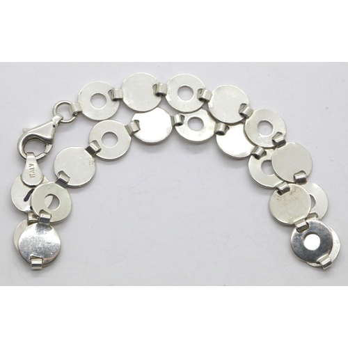 1035 - Ladies silver circular design bracelet. P&P Group 1 (£14+VAT for the first lot and £1+VAT for subseq... 