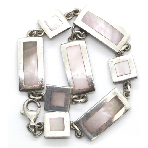 1048 - Vintage mother of pearl solid silver bracelet. P&P Group 1 (£14+VAT for the first lot and £1+VAT for... 