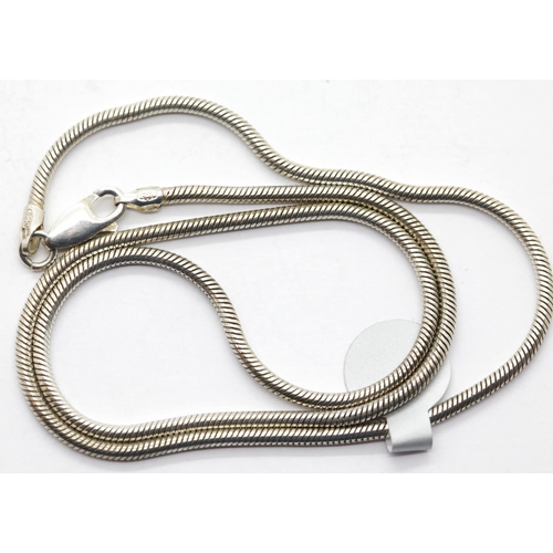 1183 - Silver snake chain, L: 41 cm. P&P Group 1 (£14+VAT for the first lot and £1+VAT for subsequent lots)