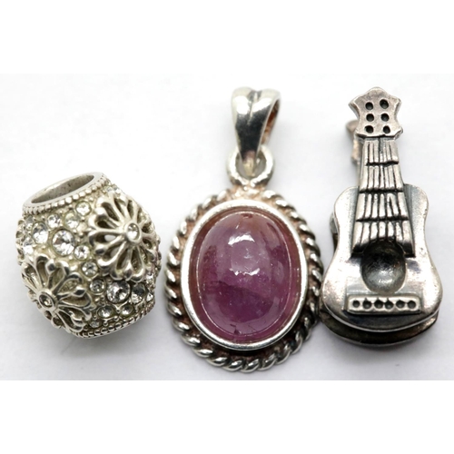 1185 - Two charms and a silver stone set pendant. P&P Group 1 (£14+VAT for the first lot and £1+VAT for sub... 