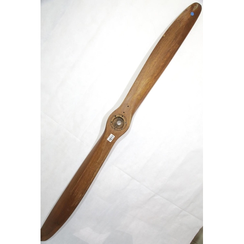 1611 - Wall display full propellor, likely from a light aircraft, L: 157 cm. This lot is not available for ... 