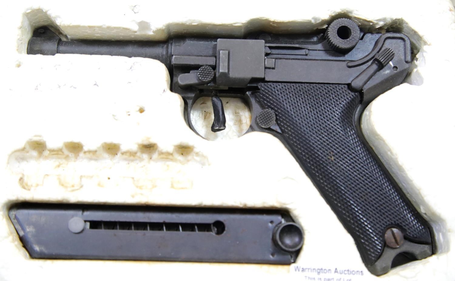 German WWII style Nakata boxed replica luger pistol. P&P
