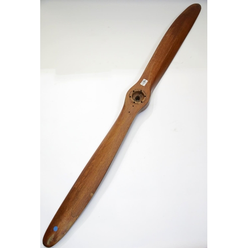 1611 - Wall display full propellor, likely from a light aircraft, L: 157 cm. This lot is not available for ... 