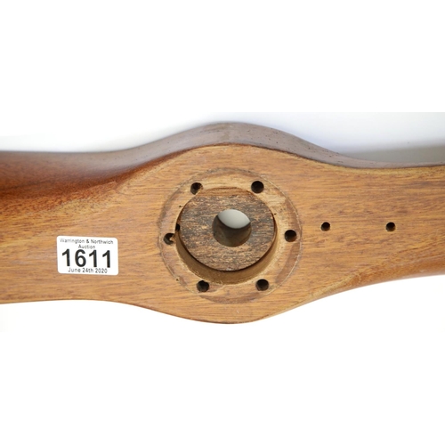 1611 - Wall display full propellor, likely from a light aircraft, L: 157 cm. This lot is not available for ... 