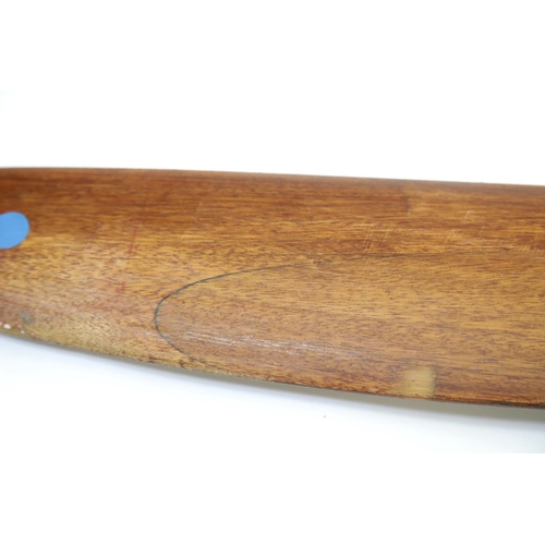 1611 - Wall display full propellor, likely from a light aircraft, L: 157 cm. This lot is not available for ... 
