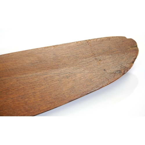 1611 - Wall display full propellor, likely from a light aircraft, L: 157 cm. This lot is not available for ... 