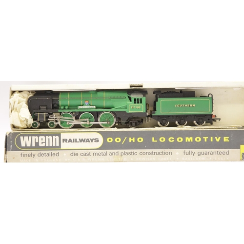 1121 - Wrenn 4-6-2 West Country S.R Lyme-Regis, W2237. Condition report: Box is worn and creased, Loco is i... 