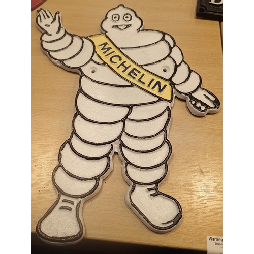 32 - Cast iron Michelin Man sign, H: 34 cm. P&P Group 2 (£18+VAT for the first lot and £2+VAT for subsequ... 