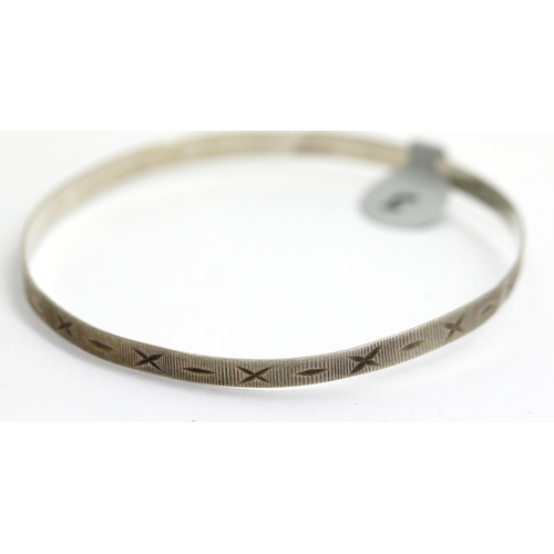 1224 - Vintage sterling silver diamond cut slave bangle, D: 6.4 cm, 3g. P&P Group 1 (£14+VAT for the first ... 