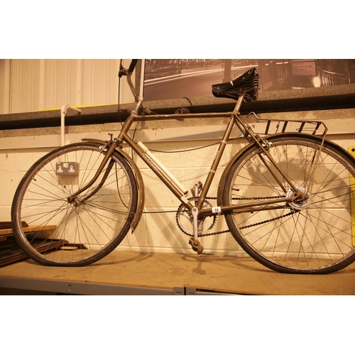 56 - Raleigh Esquire three speed bike with 23