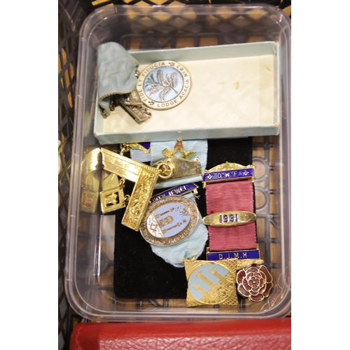 1320 - Lady Masons jewels including silver with booklets and manuals. P&P Group 1 (£14+VAT for the first lo... 