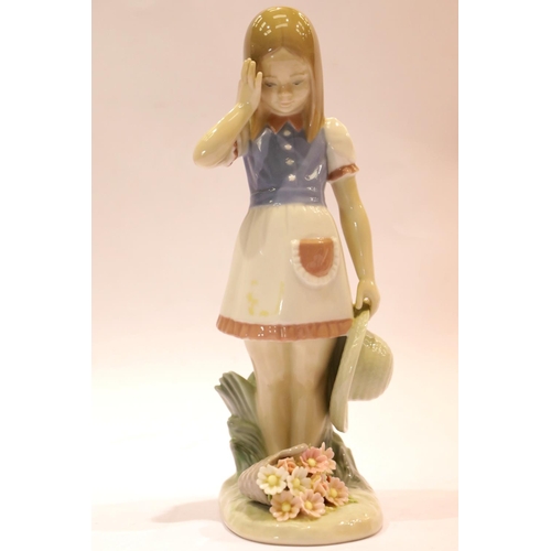 1391A - Lladro girl with flowers figurine and a boxed Lladro purse. P&P Group 1 (£14+VAT for the first lot a... 