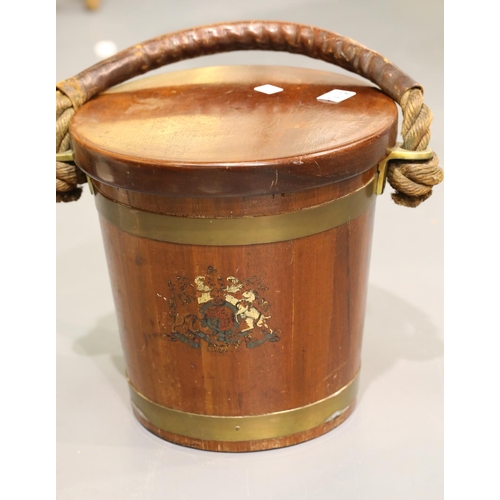 1472 - Heavy coopered lidded champagne bucket with lid and liner, H: 30 cm. P&P Group 3 (£25+VAT for the fi... 