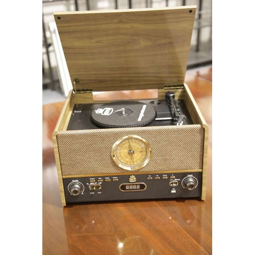 1563 - GPO Maestro Music Centre; 3 speed turntable: 33/45/78; MP3 / USB Player; Bluetooth; FM radio; wooden... 