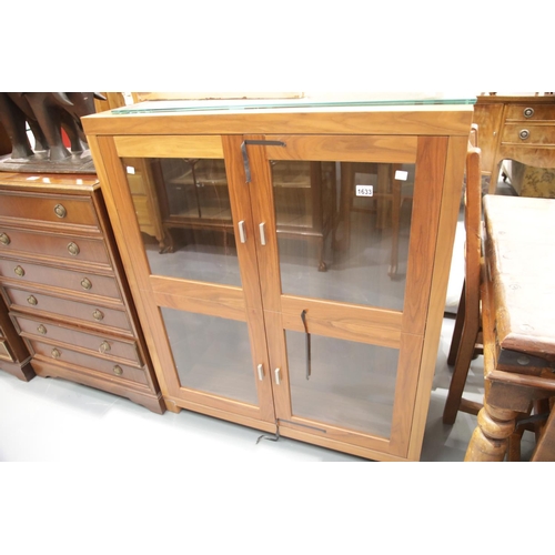 1633 - Modern two door glazed display cabinet with two glass shelves, H: 120 cm.  This lot is not available... 